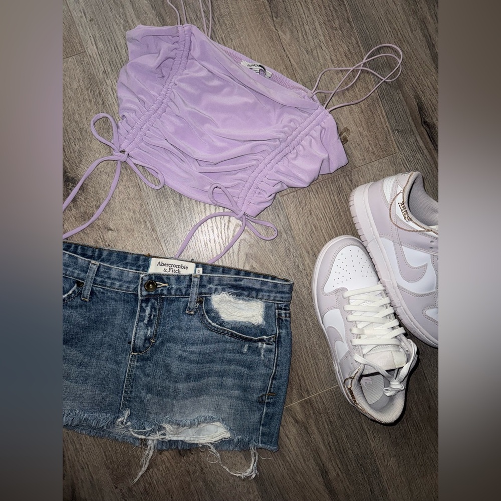 Fashion nova pastel purple crop top with side scrunch details!